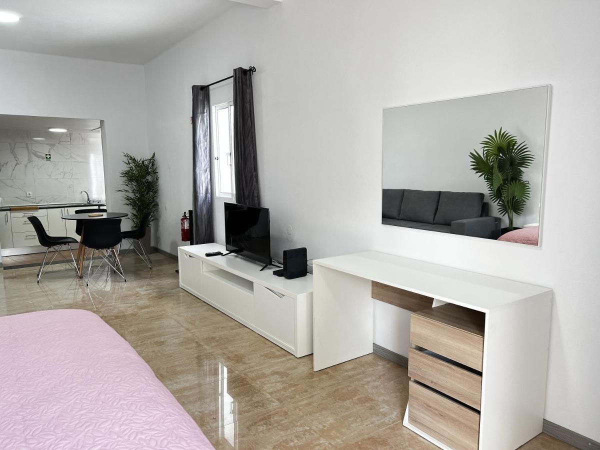 Studio Home Away From Home คานิซัล ภายนอก รูปภาพ