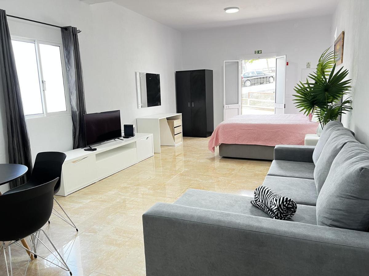 Studio Home Away From Home คานิซัล ภายนอก รูปภาพ