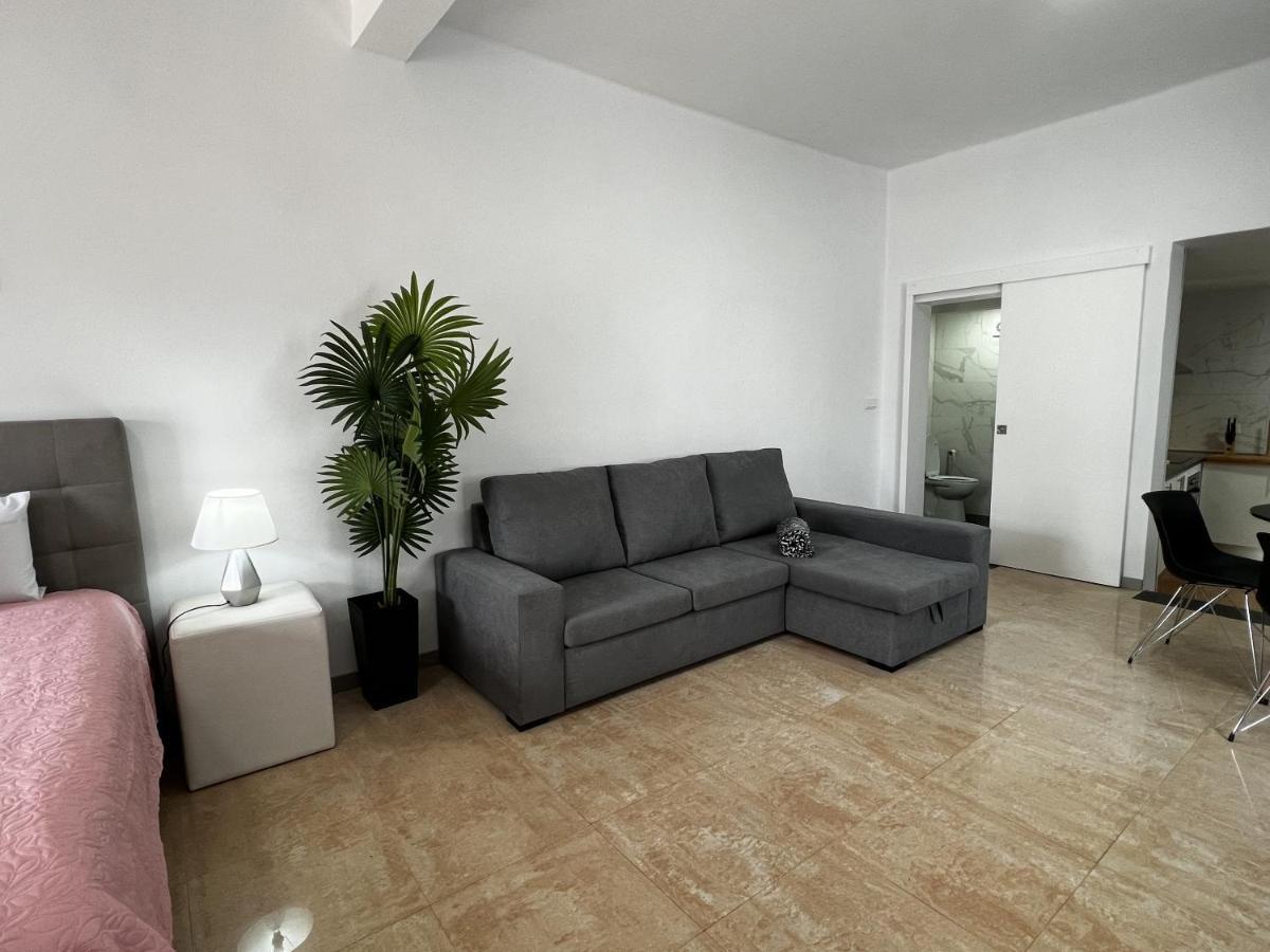 Studio Home Away From Home คานิซัล ภายนอก รูปภาพ