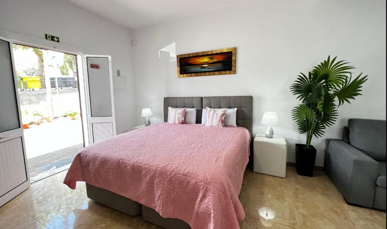 Studio Home Away From Home คานิซัล ภายนอก รูปภาพ